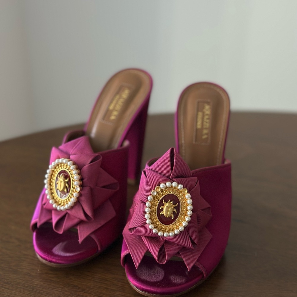 Elegant Women's Pink Mules with Embellished Detail